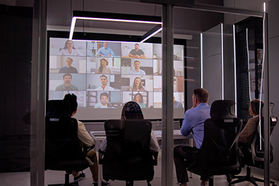 Fixed income strategy - image of people in a virtual meeting